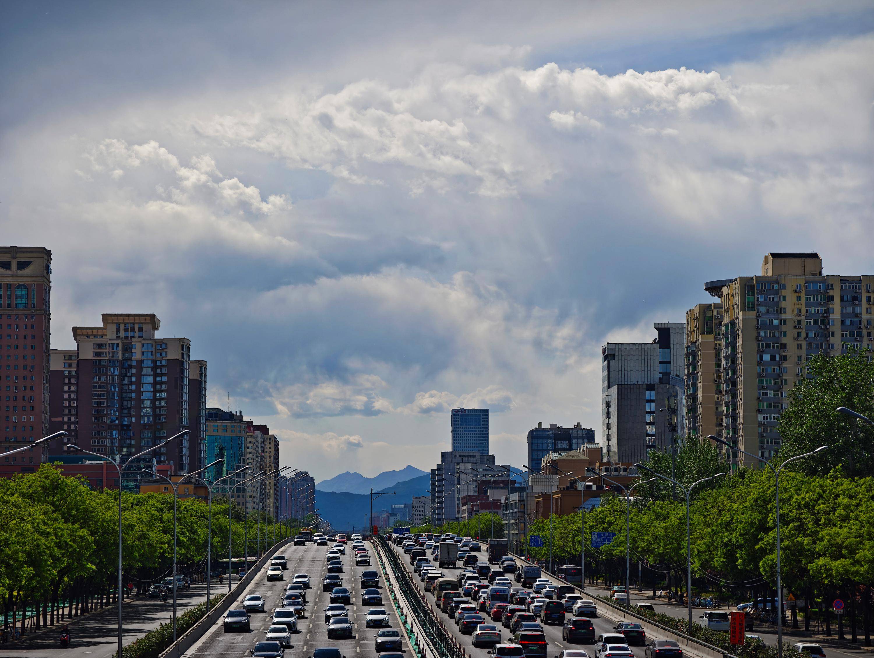 出现“雨幡”奇景<strong></p>
<p>虚拟货币实时行情</strong>,北京今天的云像“天空之城”