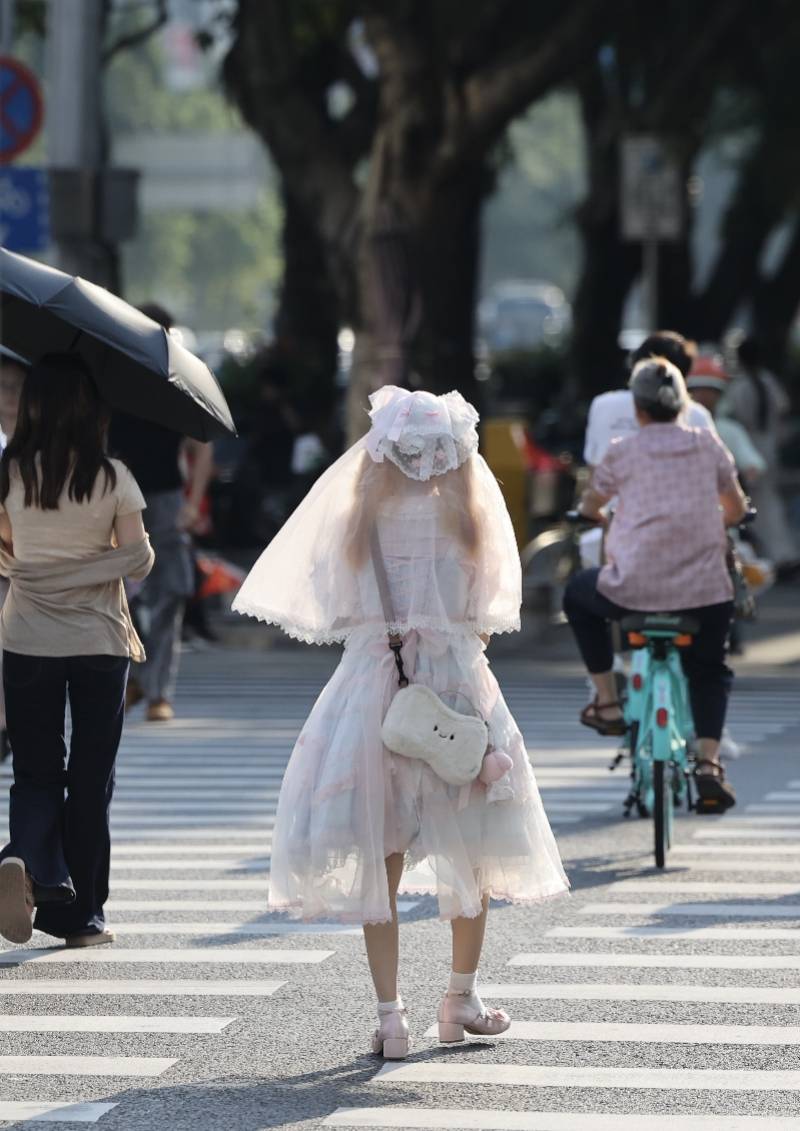 “热麻了”<strong></p>
<p>虚拟货币怎么玩</strong>，广州今日最高温41.6℃，花都区橙色预警生效